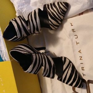 Trinaturk all leather high heels, size 6.5, made in Brazil, in black and white